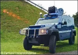 De combien d'coles de formation la gendarmerie nationale dispose-t-elle ?