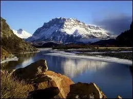 La Patagonie est une rgion gographique riche de paysages contrasts et diversifis. Sur quels pays s'tend-elle ?
