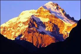 Comment se nomme le plus haut sommet de la cordillre des Andes ?