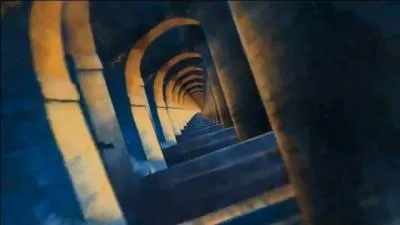 Quelle est la cit dans laquelle le hros s'empoisonne ?