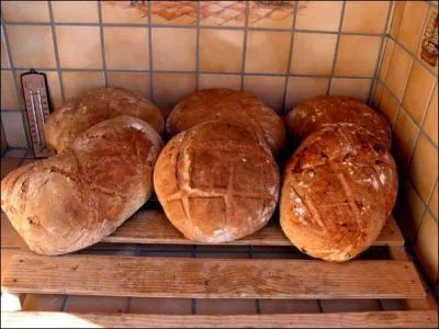 Quelle est la traduction anglaise de ces noms communs :  paquet ,  liasse ,  fourne  ?