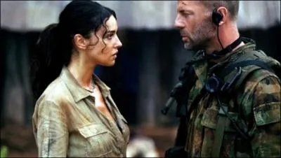 Musique finale du film  Les Larmes du soleil  : Rona ma Africa, du compositeur ...