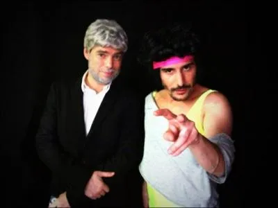 Avant de faire deviner des personnalits aux invits, Jimmy Foxtrot alias Cartman commence sa prestation par une nouvelle position  chaque fois. Quelle position n'a-t-il pas ralis ?