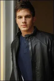 Avec qui Annie se marie-t-elle  la fin de la srie ?