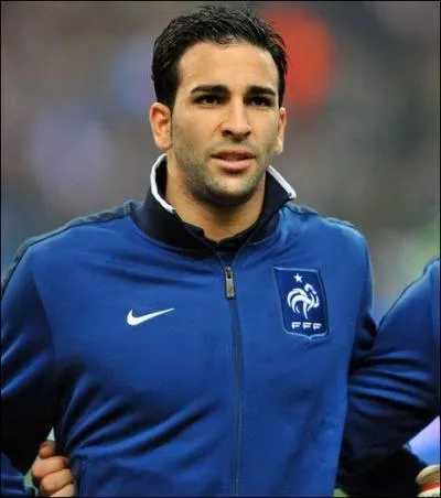 Ce défenseur qui évolue au Seville FC se nomme...