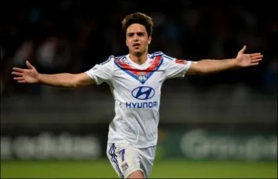 Ce joueur évoluant à l'Olympique lyonnais est comparé à Juninho, qui avez-vous reconnu ?