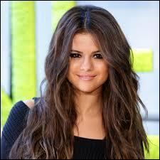 Selena Gomez a 25 ans.