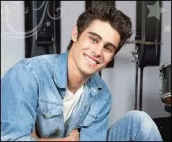 Dans la srie Violetta, Toms va en Espagne :