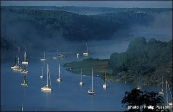 La Vilaine est un fleuve de Bretagne. Dans la chanson de Brassens ''Les Sabots d'Hélène'' , c'est ainsi qu'elle aurait pu être qualifiée. Mais qui donc aurait bien pu l'appeler vilaine ?