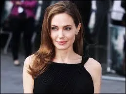 Angelina Jolie est-elle gauchre ou droitire ?