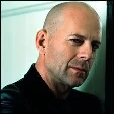 Bruce Willis est-il gaucher ou droitier ?