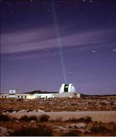 En 1970, une sonde lunaire sovitique Lunokhod 1 alunit. Elle fonctionne pendant 11 ans avant d'tre considre comme perdue. 40 ans plus tard, elle est repre par une sonde US. On effectue un test en  tirant  au laser sur son rflecteur. Quelle est la surprise que rencontrent les scientifiques ?