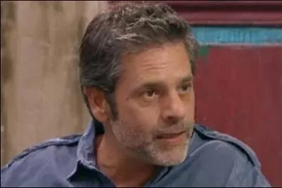 Quel est le nom de famille de Sacha ?