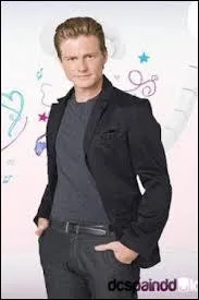 De qui Mathias est-il amoureux ?