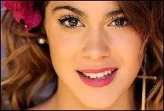 Martina parle l'espagnol et :