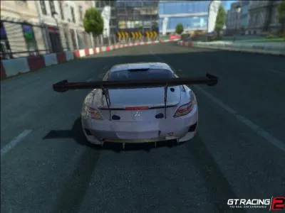 Comment s'appelle cette voiture ?