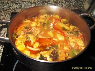 Et ce soir, je vous prpare un plat unique, c'est une soupe de divers poissons et fruits de mer servie sous forme de ragot, la Caldeirada. De quel pays est-elle originaire ?
