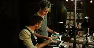 Et qui interprte :  Written in these walls are the stories...   ?