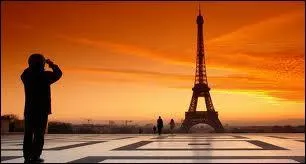 Allons visiter la Tour Eiffel chers amis !