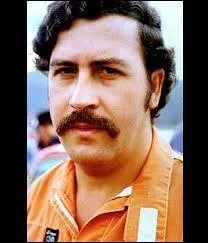 Finalement, Pablo Escobar dcida de se rendre  la justice colombienne qui lui promettait une peine minimale et un traitement de faveur  son gard. Surtout, Pablo Escobar tait assur de ne pas tre extrad aux USA. En quelle anne cela a-t-il eu lieu ?