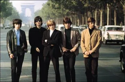 Ils ont chant, les chevaux sauvages, peint le en noir...