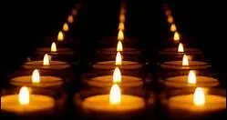 Allume la bougie avec mon briquet comme a la pice sera...