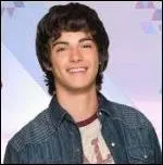 Comment s'appelle ce garon qui aime Francesca et qui fait son apparition  la saison 2 ?