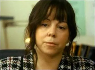 Contrairement aux apparences, cette femme plutt banale est une vrai diva ! Pour ce rle, elle a mis ses caprices de ct. Qui est-elle ?