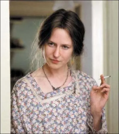 Avec ce style mmre  Petite maison dans la prairie , on ne se doute pas que cette actrice est en fait la sublime :