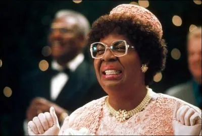 Sous les traits de cette sympathique dame en rose se cache en ralit :