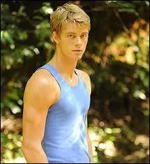 Je sors avec Bella. Qui suis-je ?