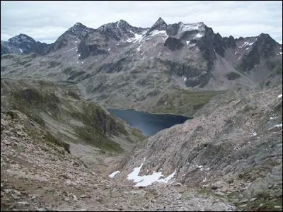 Quel est ce pic qui culmine  2718m dans la chane de Belledonne ?