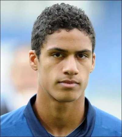 Ce défenseur joue au Real Madrid, je demande...