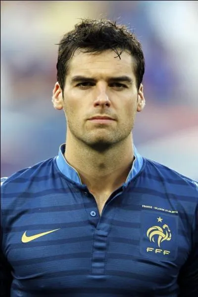 Ce milieu de terrain joue au Stade Rennais, qui est-ce ?