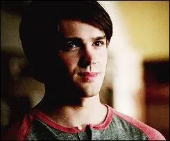 Qui est Jrmy pour Elena ? (pige)