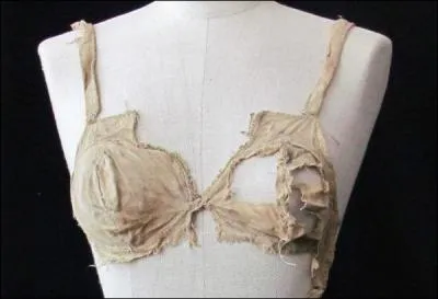 Et le premier soutien-gorge à bonnets ?