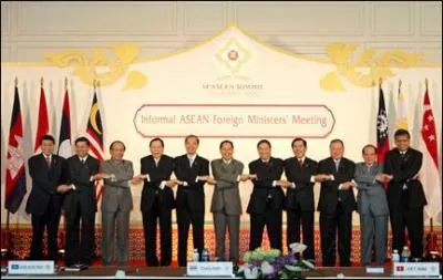 L'ASEAN (L'Association des nations de l'Asie du Sud-Est) est située :