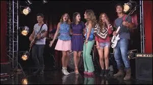 Qui a crit  Algo se enciende  ?