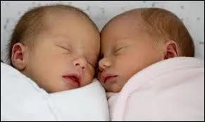 Des jumeaux de pres diffrents, c'est impossible !