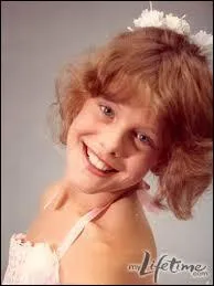 Cette fille est Kelly Hyland :