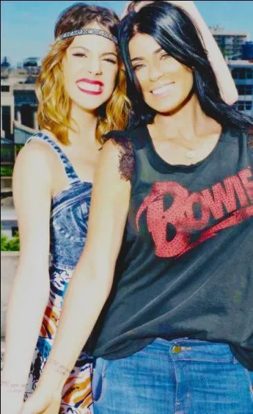 Comment s'appelle la mre de Martina Stoessel ?