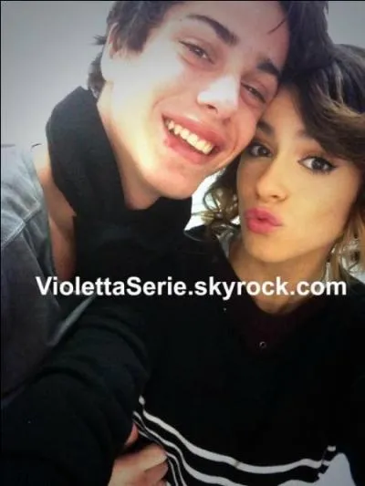 Comment s'appelle le frre de Martina Stoessel ?