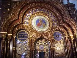 Dans quelle cathdrale dcouvre-t-on cette remarquable horloge astronomique ?