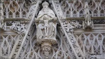 Dans quelle ville du nord de la France, construite en style gothique flamboyant, verrez-vous la splendide glise Saint-Vulfran ?