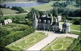 Quel est ce joli chteau que vous visiterez non loin de Vitr