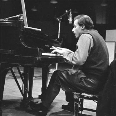 Comment tait le grand pianiste  Glenn Gould  ?