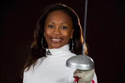 Comment est notre escrimeuse  Laura Flessel , surnomme  La gupe  ?