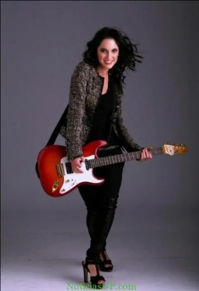 Elle est partie en tourne comme la guitariste de :