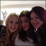 Ses meilleures amies dans la vraie vie sont :