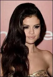 Le 18 mai 2006, sa mre a pous son compagnon de longue date, quel est son nom ?